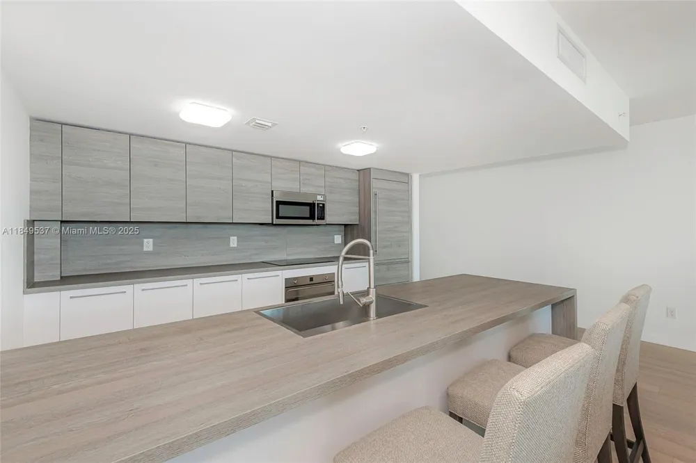 400 Sunny Isles Blvd #1819 ONE LEVEL Sunny Isles Beach, FL 33160