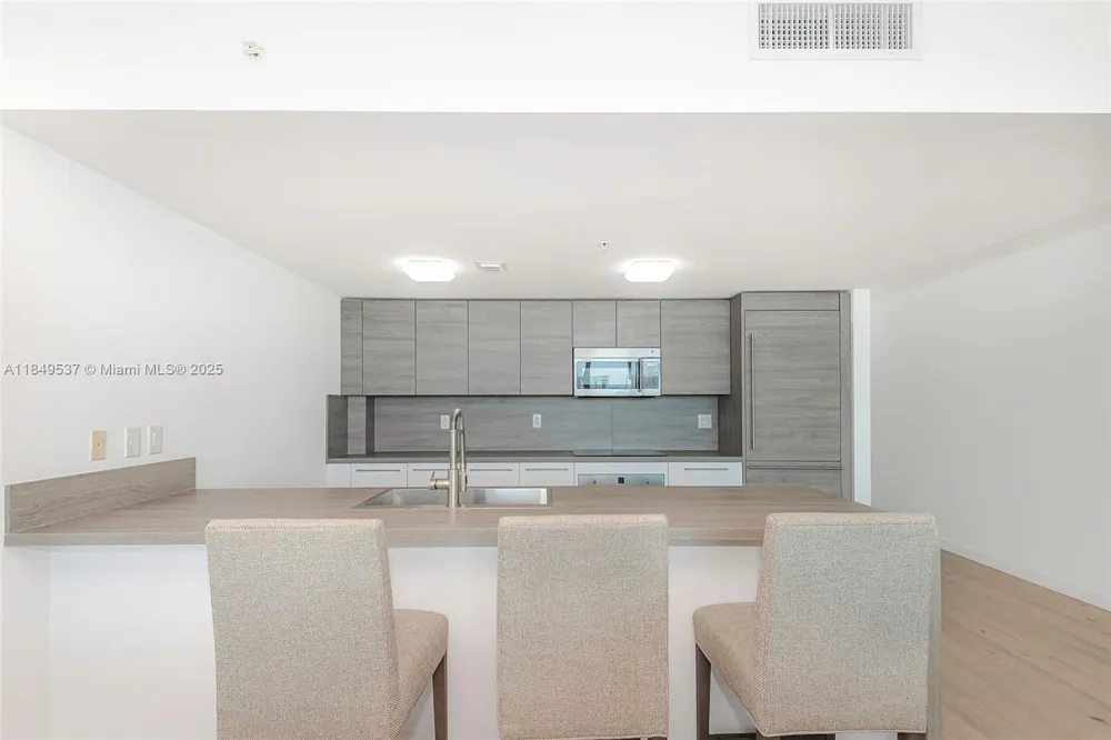 400 Sunny Isles Blvd #1819 ONE LEVEL Sunny Isles Beach, FL 33160