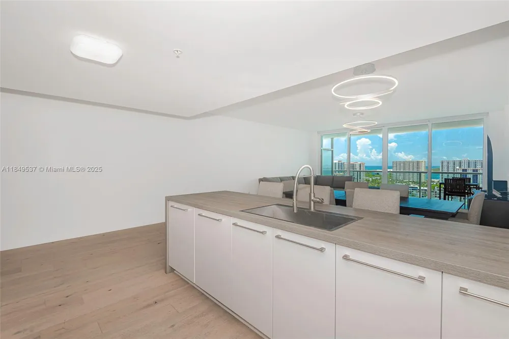 400 Sunny Isles Blvd #1819 ONE LEVEL Sunny Isles Beach, FL 33160