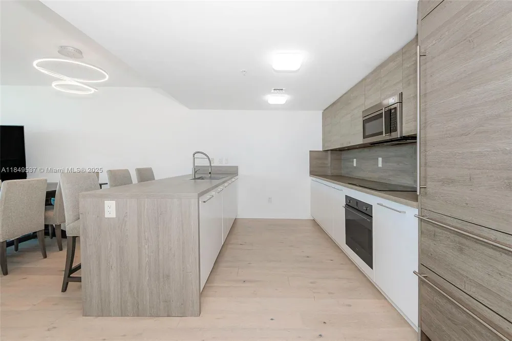 400 Sunny Isles Blvd #1819 ONE LEVEL Sunny Isles Beach, FL 33160