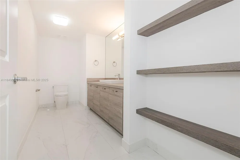 400 Sunny Isles Blvd #1819 ONE LEVEL Sunny Isles Beach, FL 33160