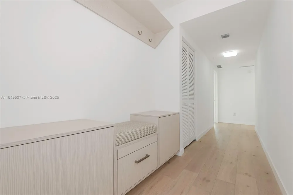 400 Sunny Isles Blvd #1819 ONE LEVEL Sunny Isles Beach, FL 33160