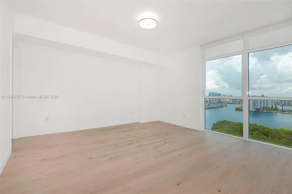 400 Sunny Isles Blvd #1819 ONE LEVEL Sunny Isles Beach, FL 33160