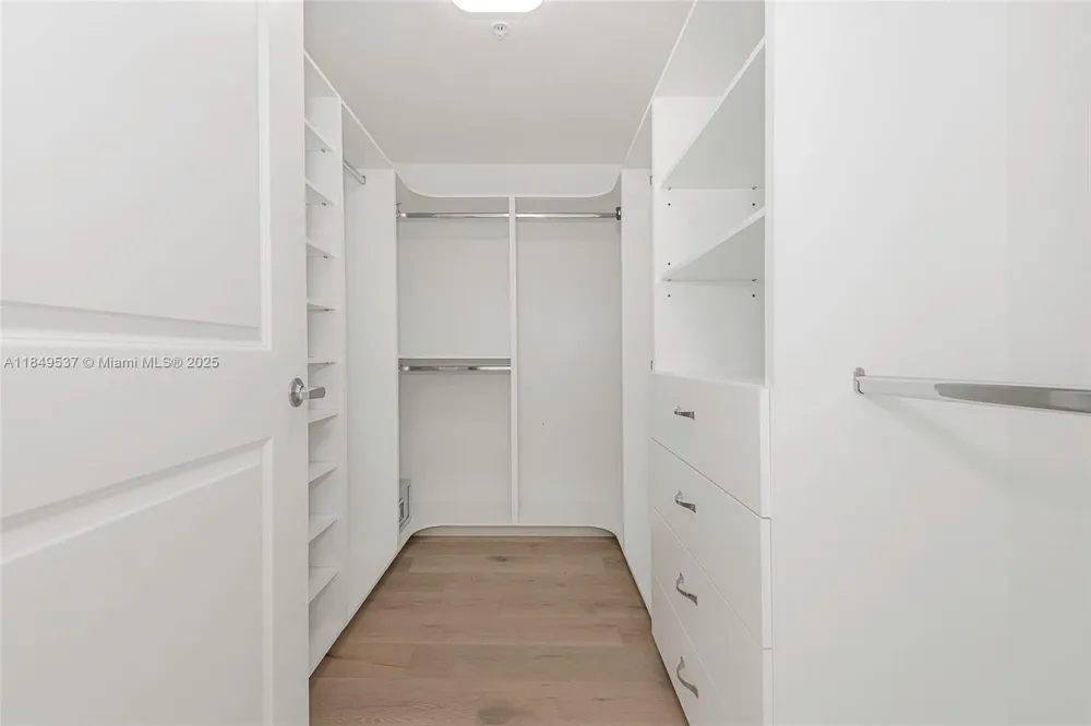 400 Sunny Isles Blvd #1819 ONE LEVEL Sunny Isles Beach, FL 33160