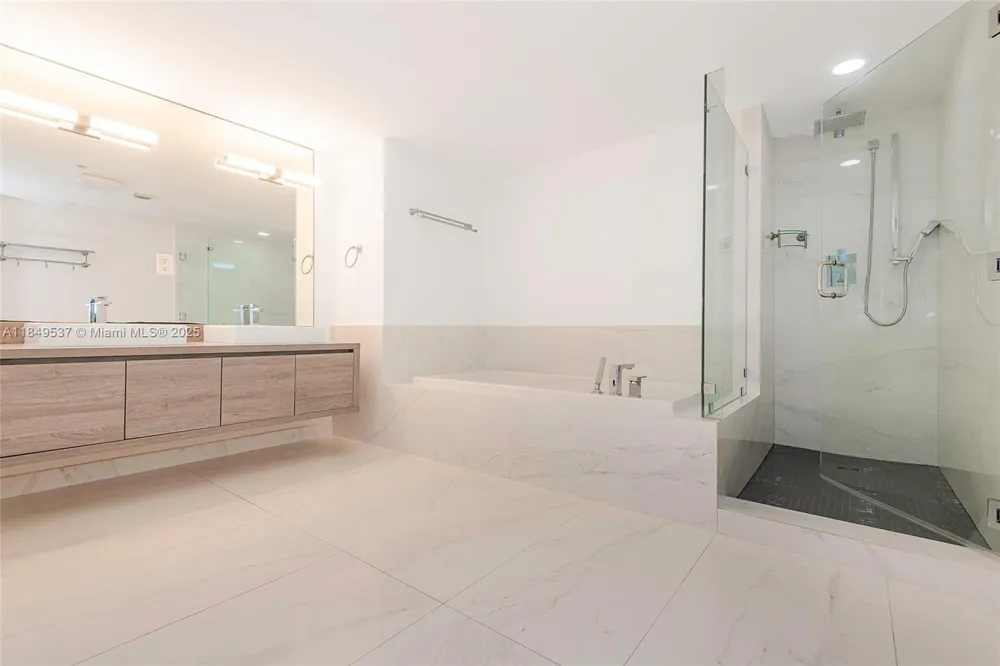 400 Sunny Isles Blvd #1819 ONE LEVEL Sunny Isles Beach, FL 33160