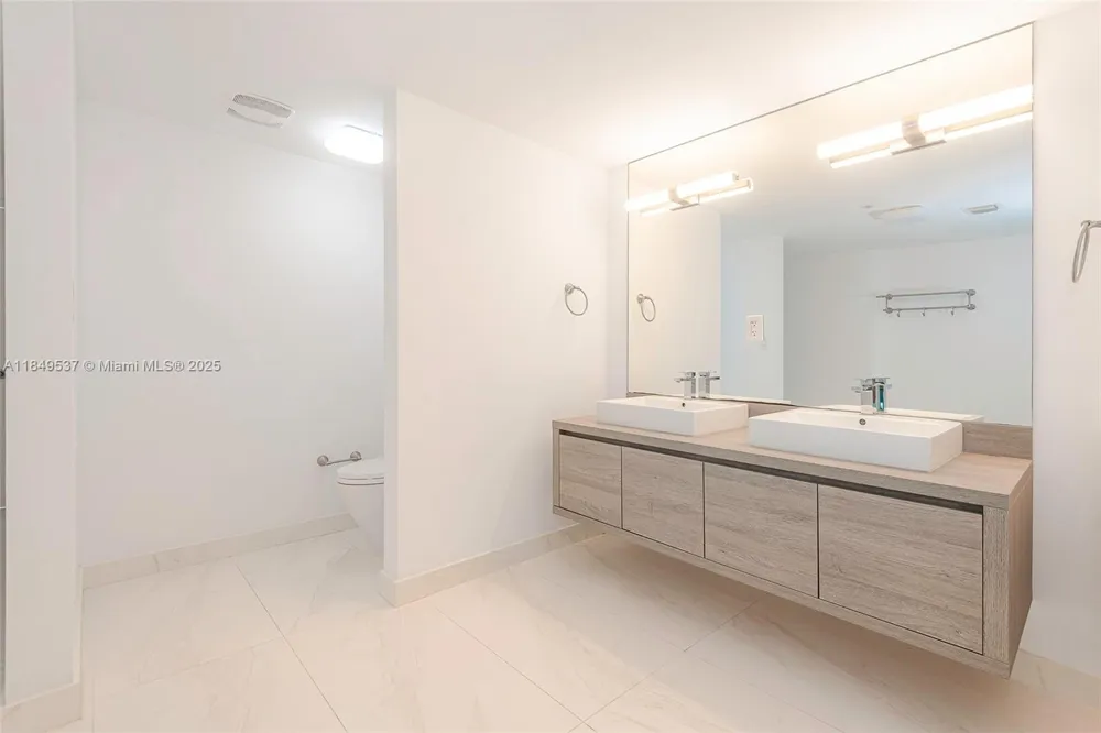 400 Sunny Isles Blvd #1819 ONE LEVEL Sunny Isles Beach, FL 33160