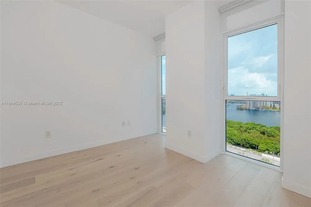 400 Sunny Isles Blvd #1819 ONE LEVEL Sunny Isles Beach, FL 33160