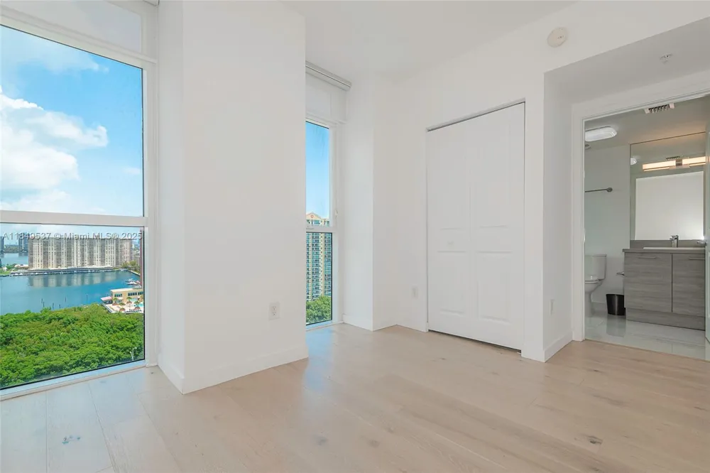 400 Sunny Isles Blvd #1819 ONE LEVEL Sunny Isles Beach, FL 33160