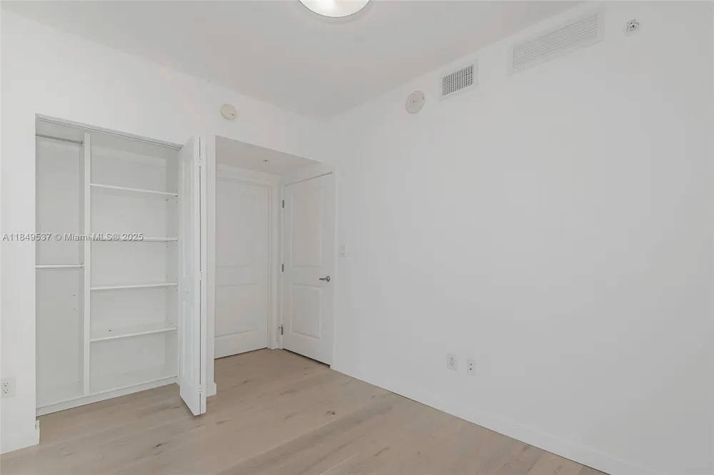 400 Sunny Isles Blvd #1819 ONE LEVEL Sunny Isles Beach, FL 33160