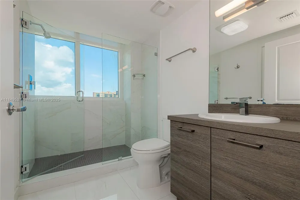 400 Sunny Isles Blvd #1819 ONE LEVEL Sunny Isles Beach, FL 33160