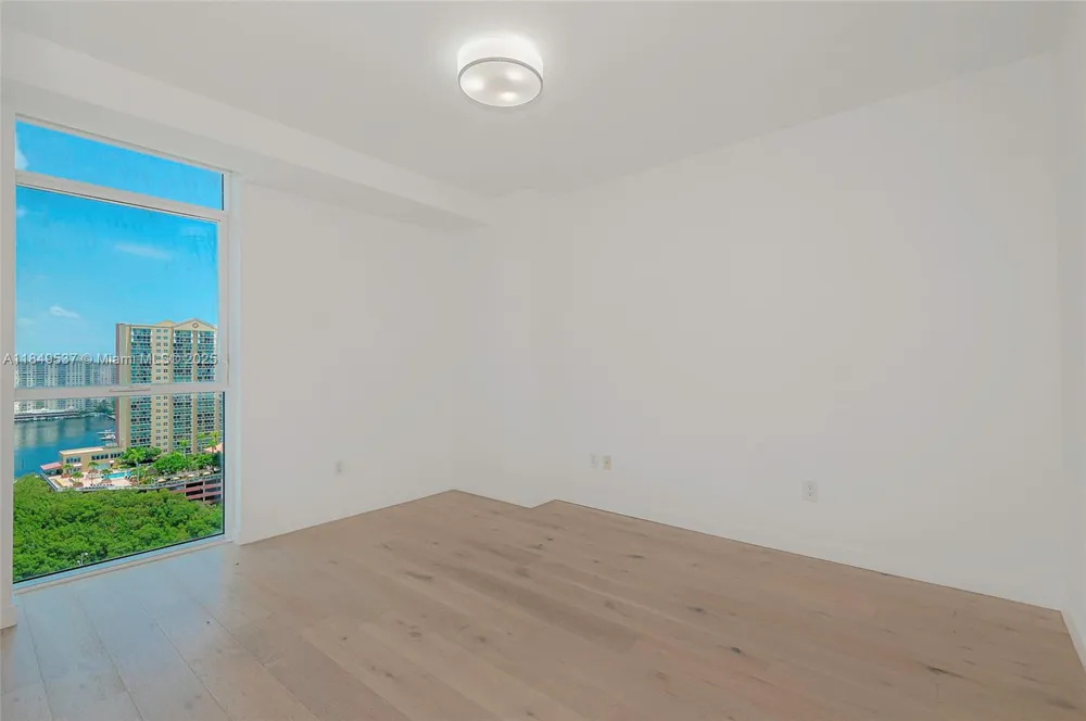 400 Sunny Isles Blvd #1819 ONE LEVEL Sunny Isles Beach, FL 33160