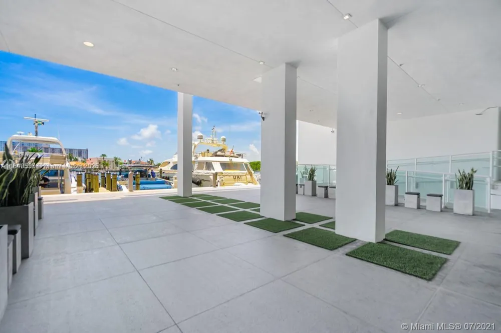 400 Sunny Isles Blvd #1819 ONE LEVEL Sunny Isles Beach, FL 33160