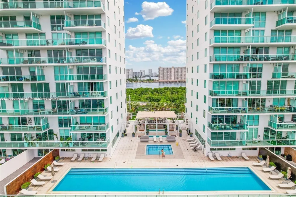 400 Sunny Isles Blvd #1819 ONE LEVEL Sunny Isles Beach, FL 33160