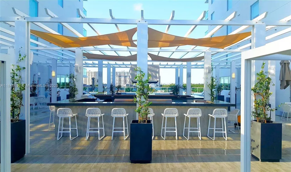 400 Sunny Isles Blvd #1819 ONE LEVEL Sunny Isles Beach, FL 33160