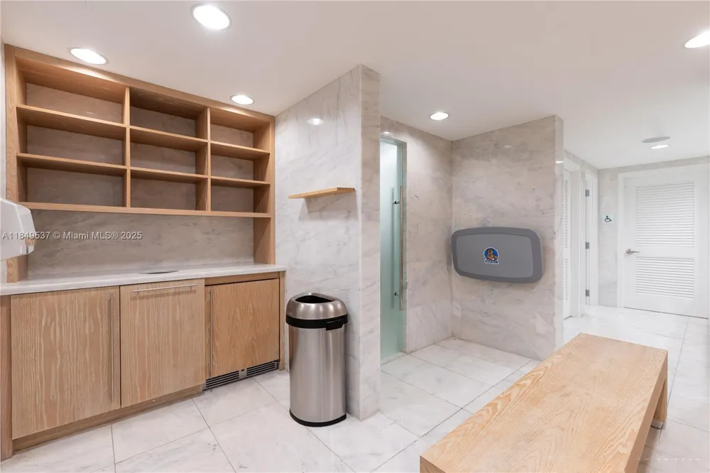 400 Sunny Isles Blvd #1819 ONE LEVEL Sunny Isles Beach, FL 33160