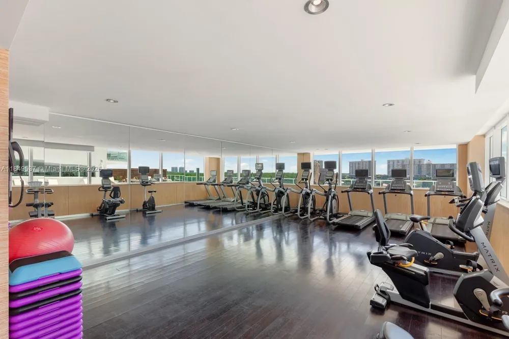 400 Sunny Isles Blvd #1819 ONE LEVEL Sunny Isles Beach, FL 33160
