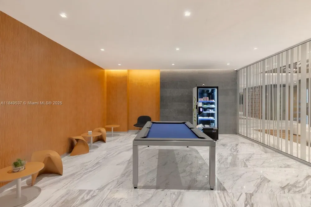 400 Sunny Isles Blvd #1819 ONE LEVEL Sunny Isles Beach, FL 33160