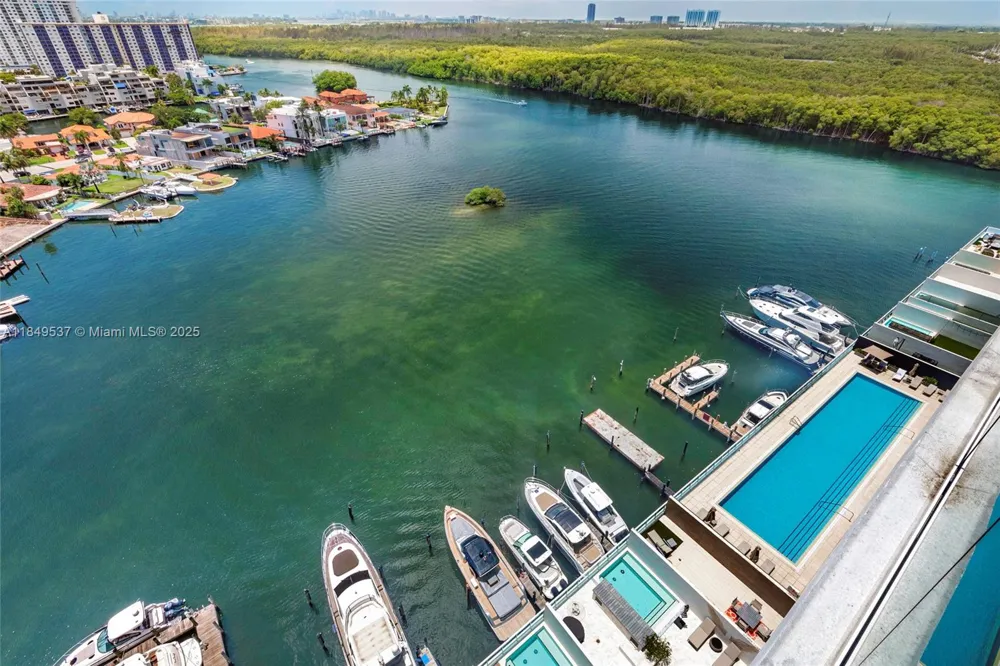 400 Sunny Isles Blvd #1819 ONE LEVEL Sunny Isles Beach, FL 33160