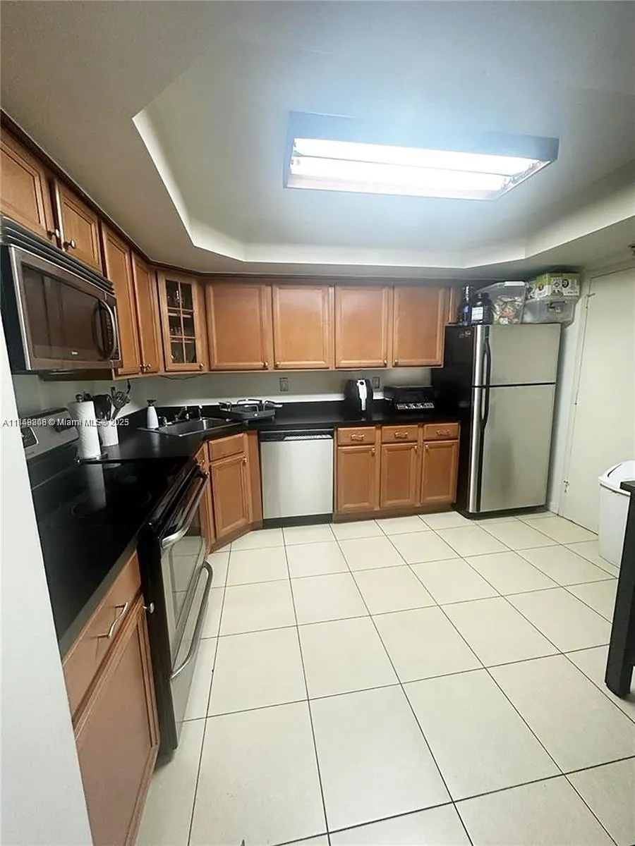 2750 NE 183rd St #1404 Aventura, FL 33160