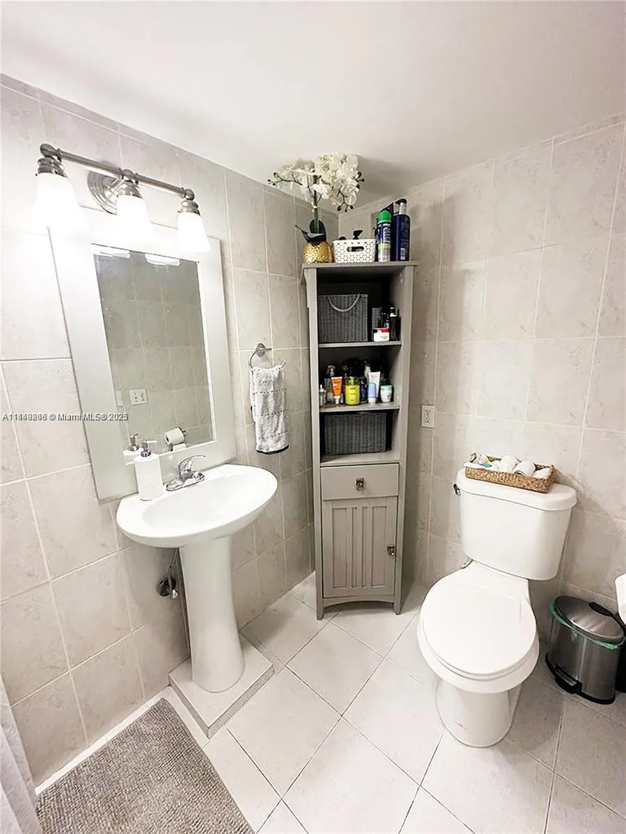 2750 NE 183rd St #1404 Aventura, FL 33160