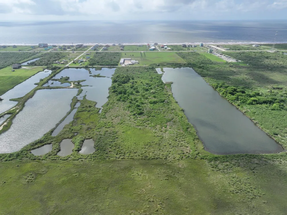 950 Miller Drive Crystal Beach, TX 77617