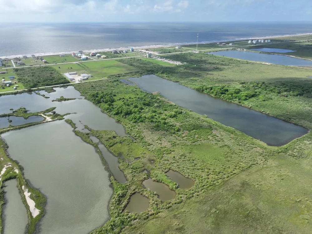 950 Miller Drive Crystal Beach, TX 77617