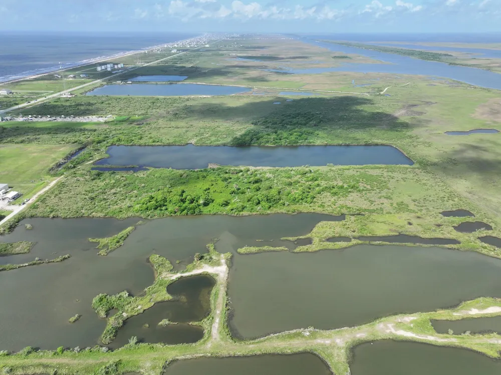 950 Miller Drive Crystal Beach, TX 77617