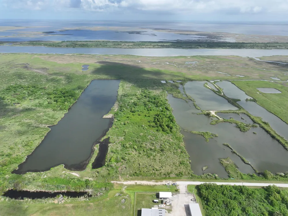 950 Miller Drive Crystal Beach, TX 77617