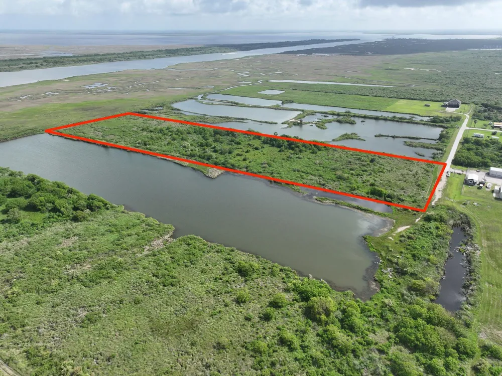 950 Miller Drive Crystal Beach, TX 77617