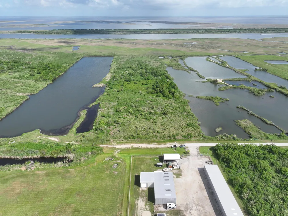 950 Miller Drive Crystal Beach, TX 77617