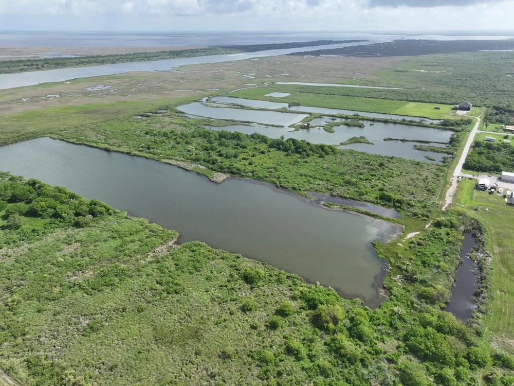 950 Miller Drive Crystal Beach, TX 77617
