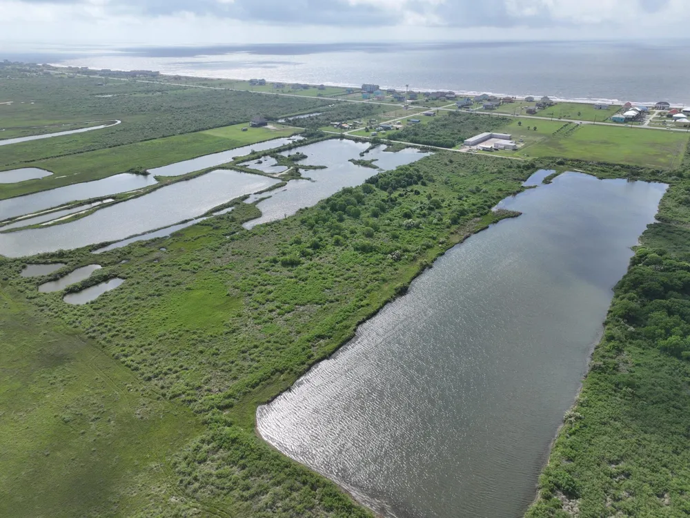 950 Miller Drive Crystal Beach, TX 77617