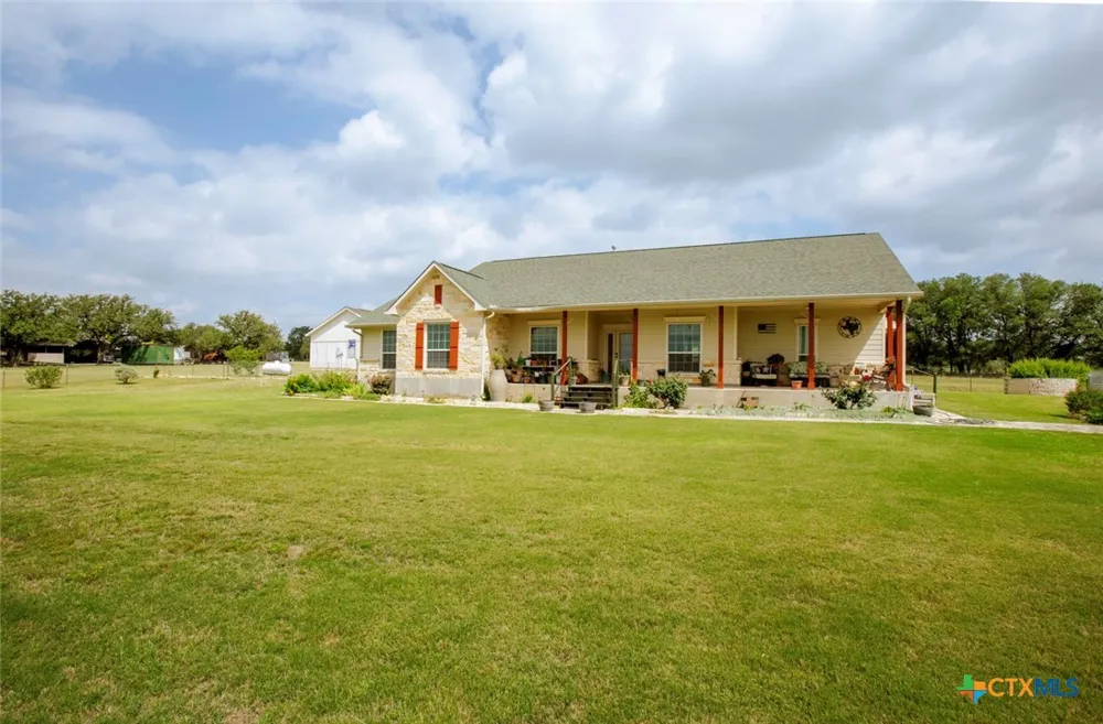 187 Tracks Trail Center, TX 78010