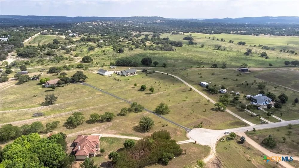 187 Tracks Trail Center, TX 78010