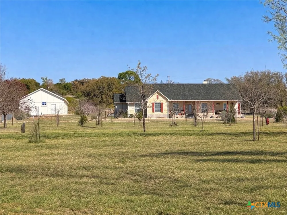 187 Tracks Trail Center, TX 78010