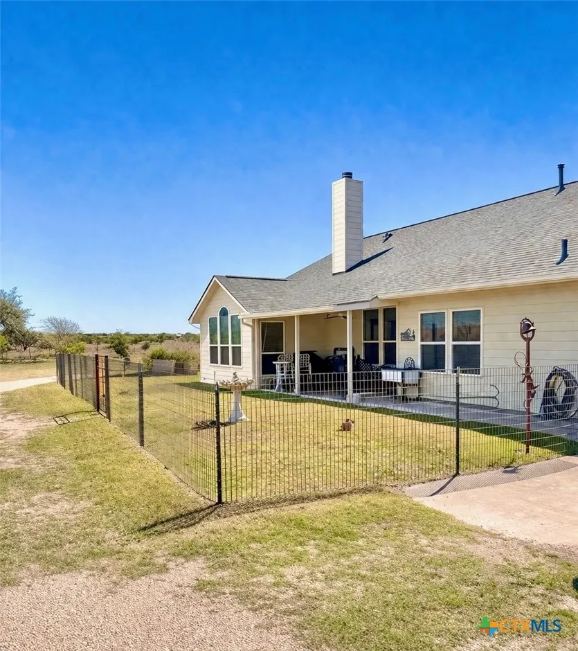187 Tracks Trail Center, TX 78010