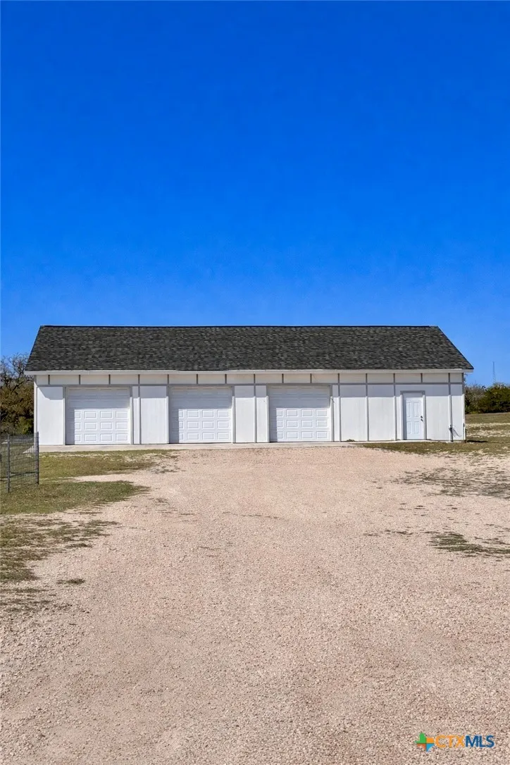 187 Tracks Trail Center, TX 78010