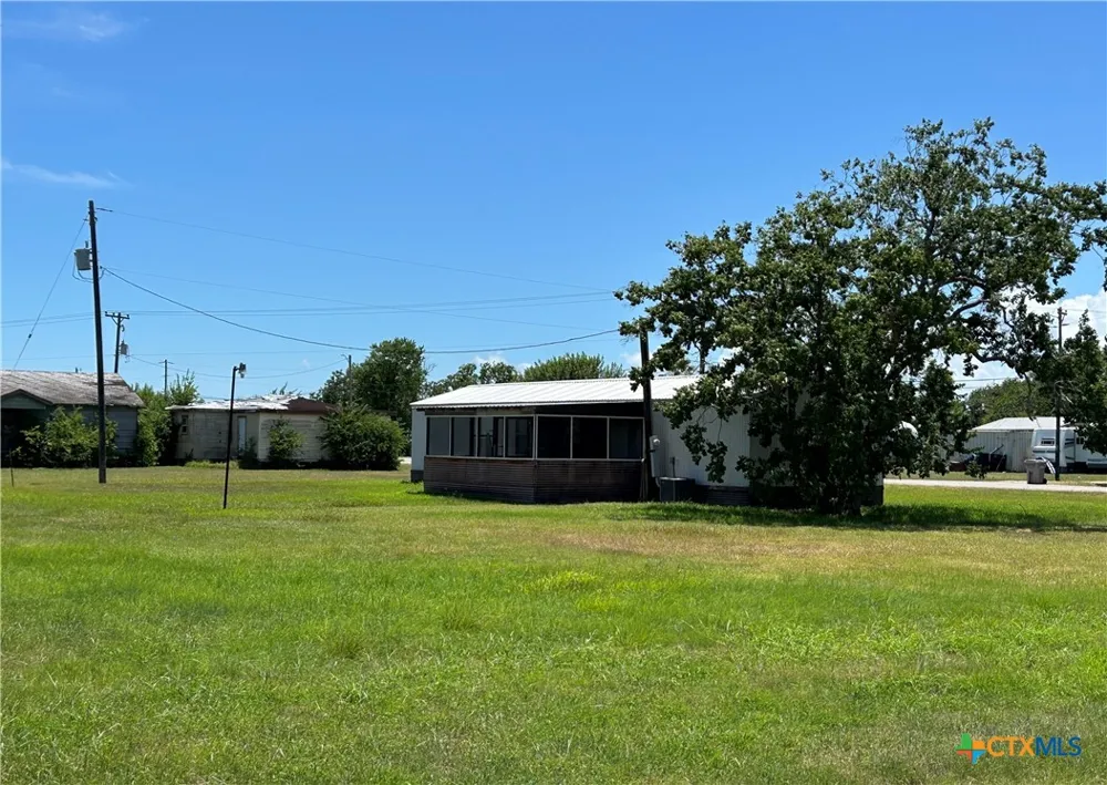 204 4th Street Seadrift, TX 77983