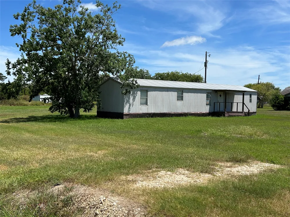 204 4th Street Seadrift, TX 77983