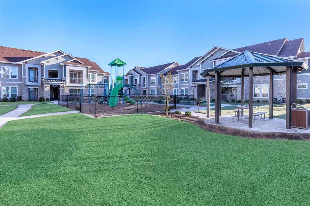 4633 Campus Dr Fort Worth, TX 76119