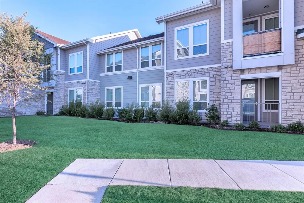 4633 Campus Dr Fort Worth, TX 76119
