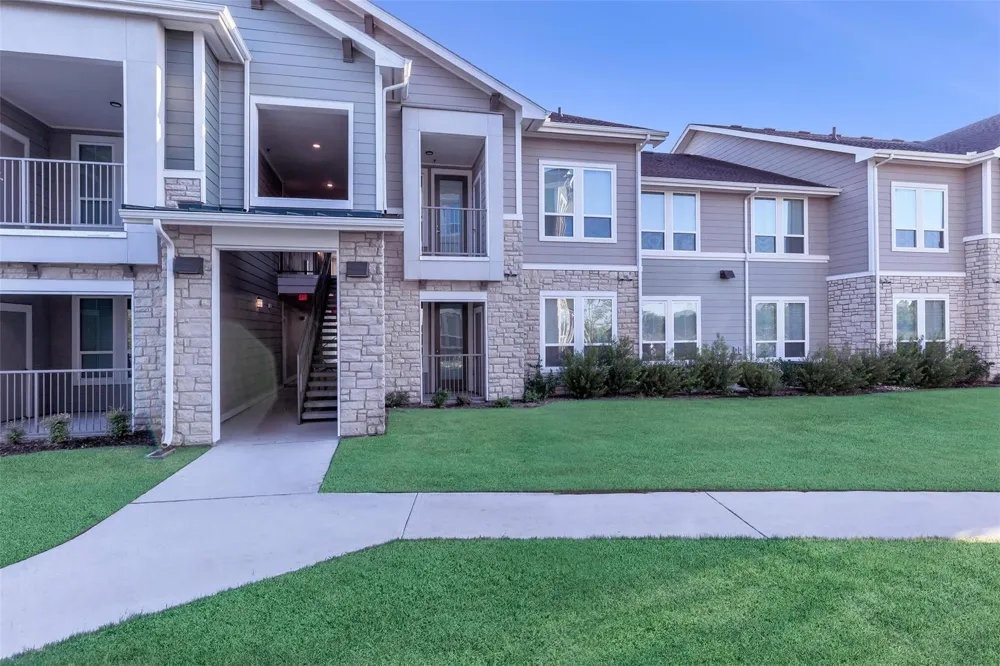 4633 Campus Dr Fort Worth, TX 76119