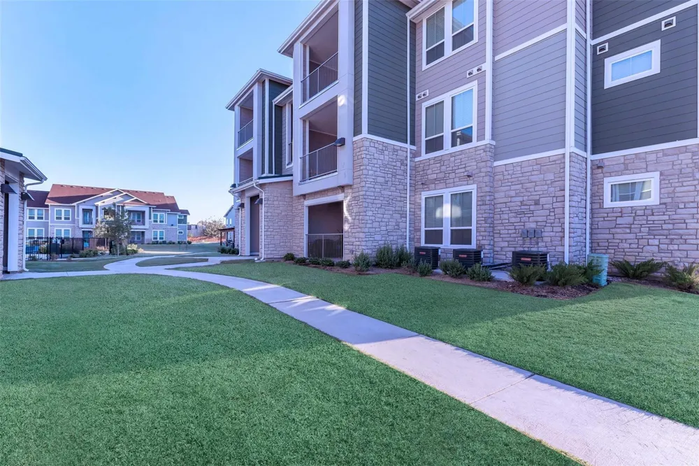 4633 Campus Dr Fort Worth, TX 76119