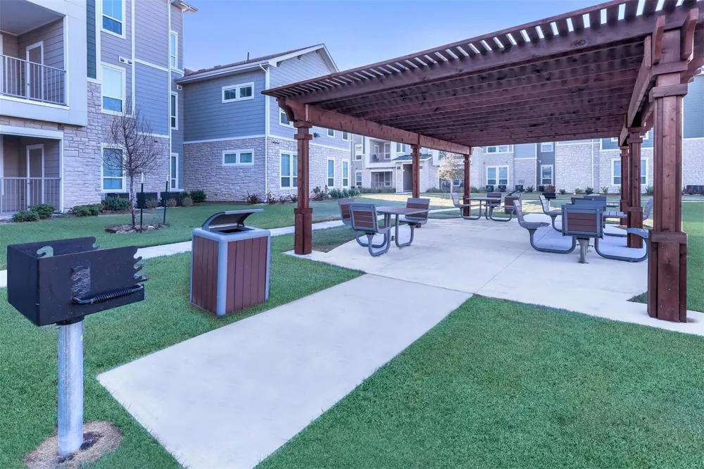 4633 Campus Dr Fort Worth, TX 76119