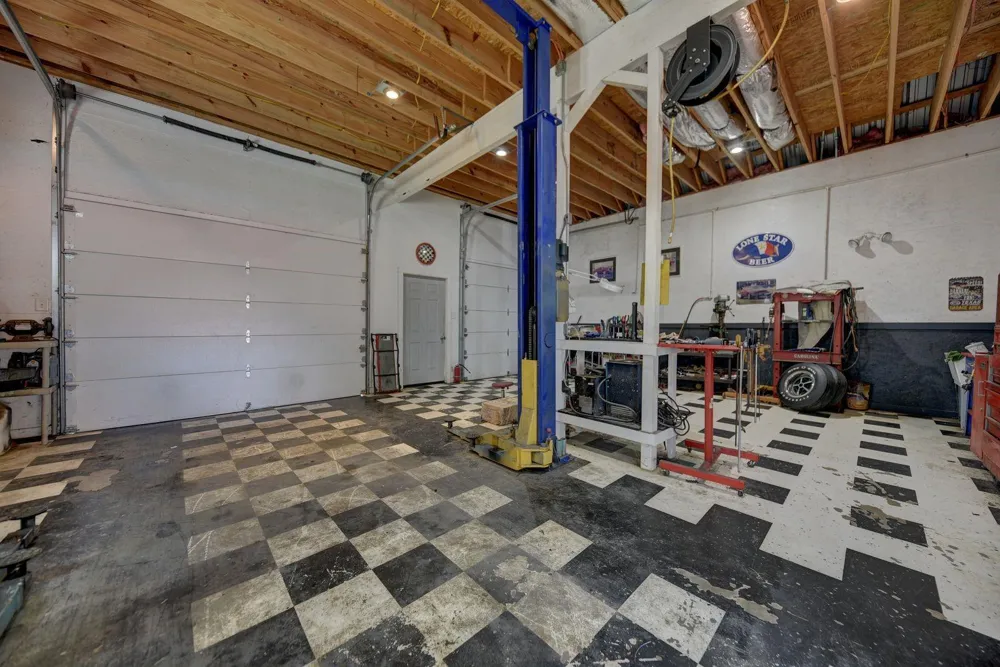 8740 Fm-2447 Chappell Hill, TX 77426