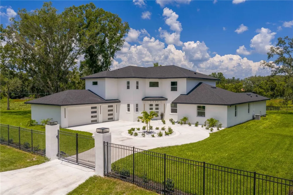2202 NEWBERGER ROAD Lutz, FL 33549