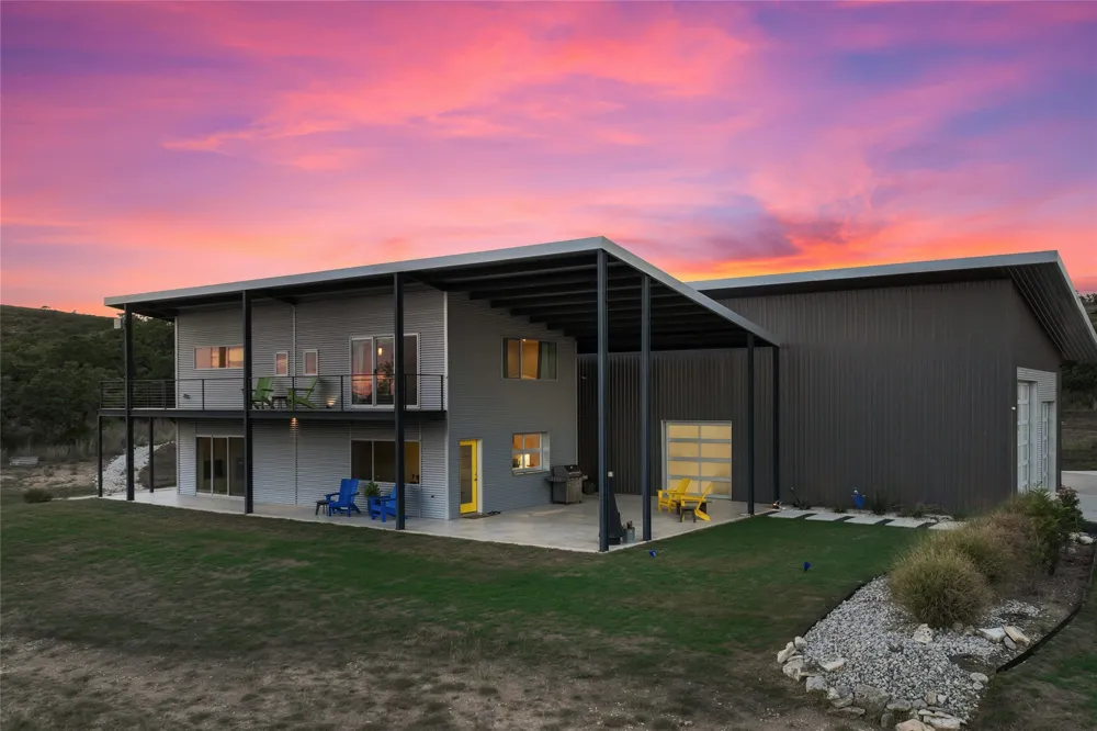 370 Gray Wolf Blanco, TX 78606