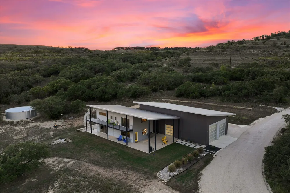 370 Gray Wolf Blanco, TX 78606