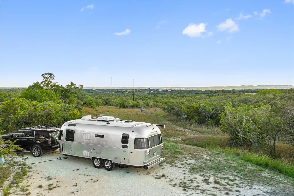 370 Gray Wolf Blanco, TX 78606