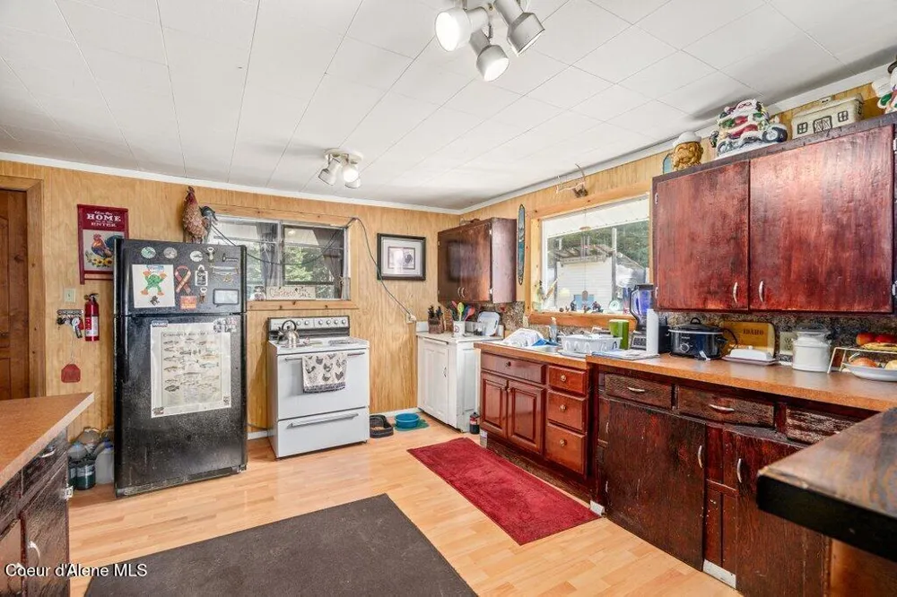 207 Happy Valley Lane St. Maries, ID 83861